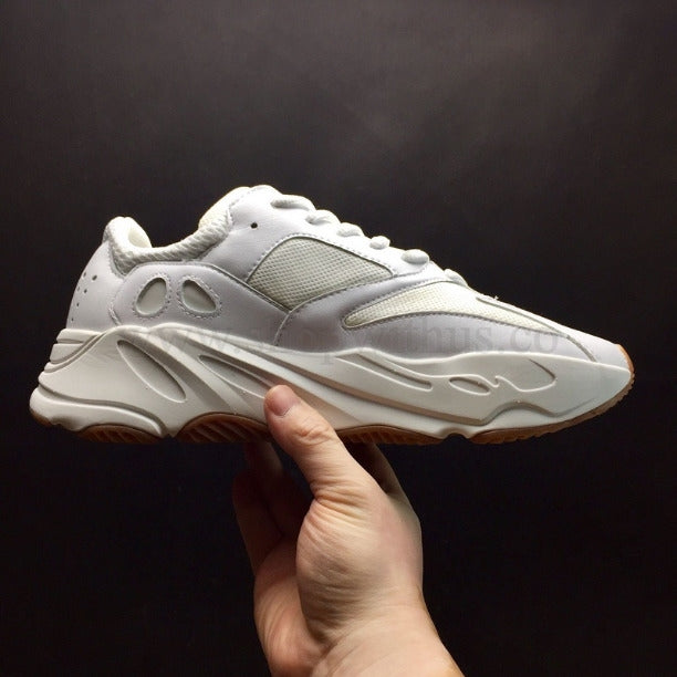 YEEZY Boost 700 - White/Gum
