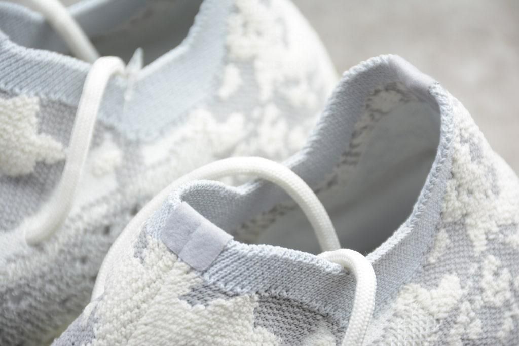 adidasUnisex YEEZY Boost 380 - Alien