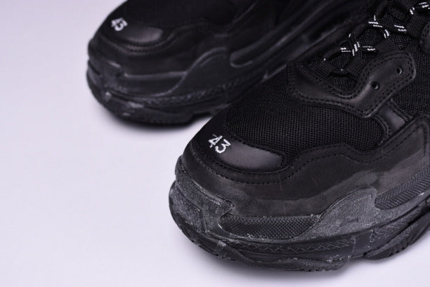 BalenciagaUnisex Vintage Triple S Trainers - Triple Black Distressed