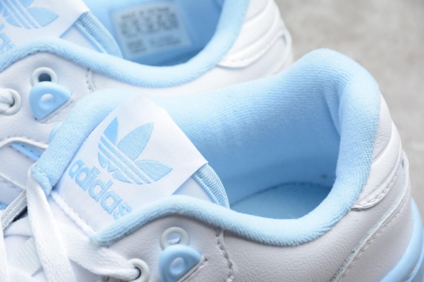 Rivalry Low - Cloud White/Glow Blue