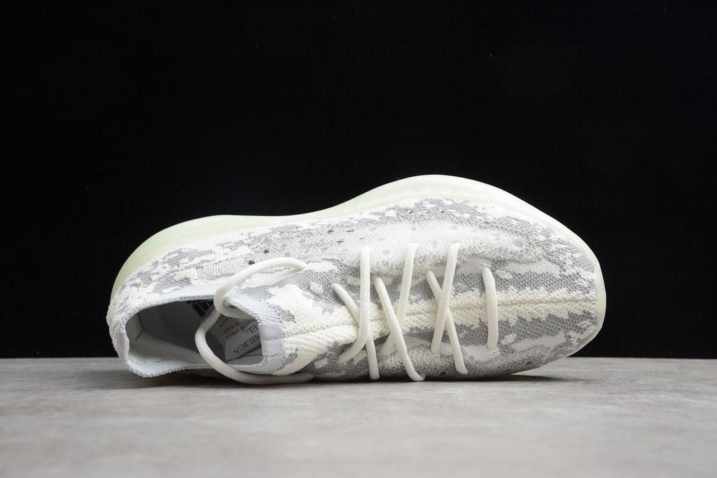 adidasUnisex YEEZY Boost 380 - Alien