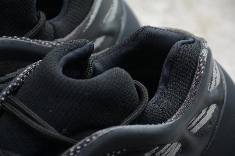 YEEZY 700 V3 - Alvah