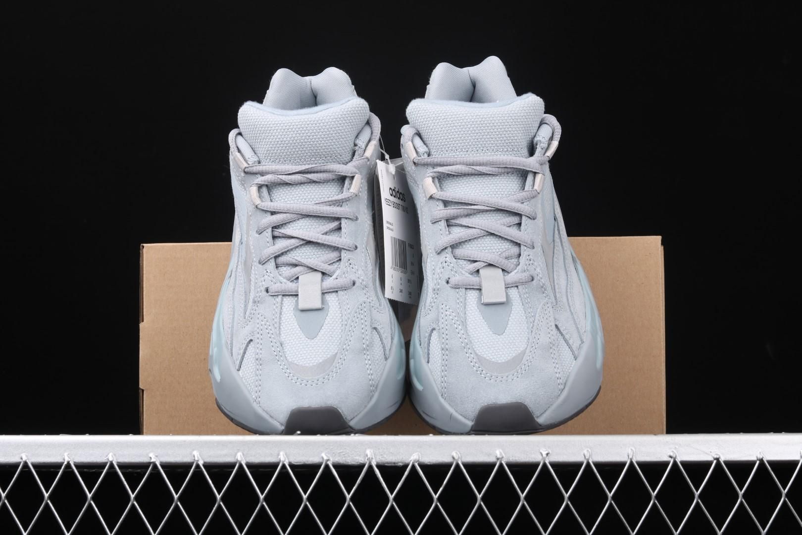 adidasUnisex Yeezy Boost 700 - Hospital Blue