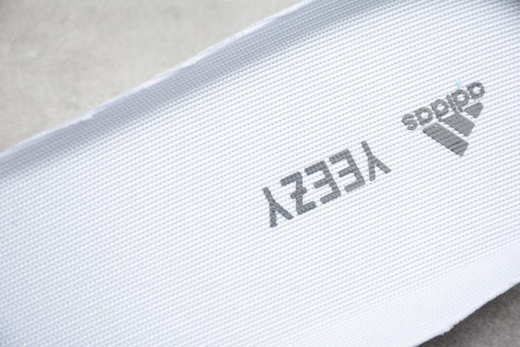 adidasUnisex YEEZY Boost 380 - Alien