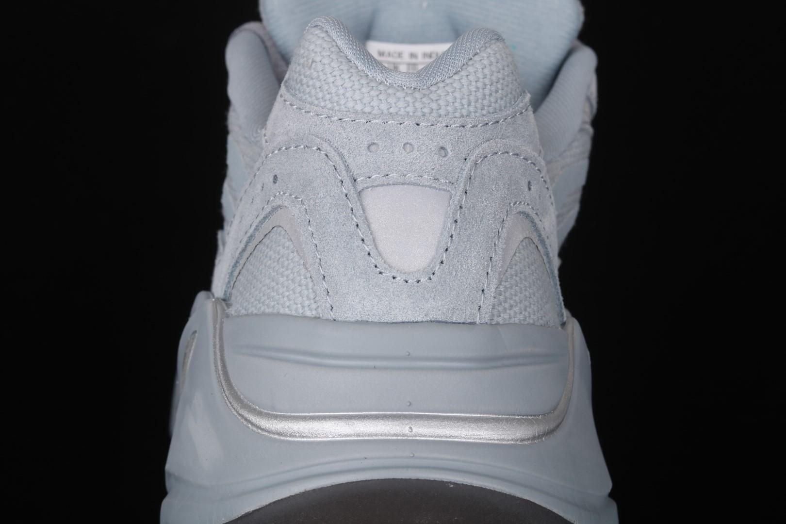 adidasUnisex Yeezy Boost 700 - Hospital Blue