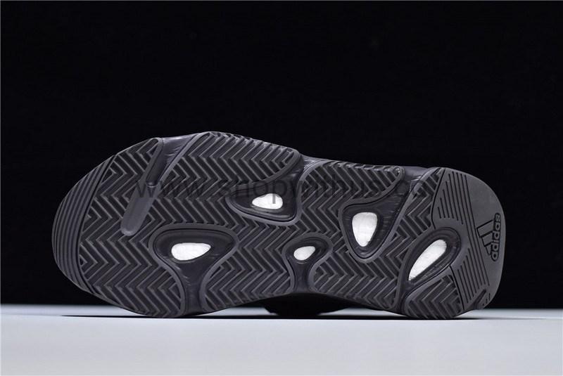 YEEZY Boost 700 V2 - Vanta