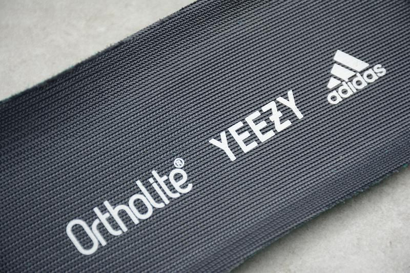 YEEZY 700 V3 - Azareth