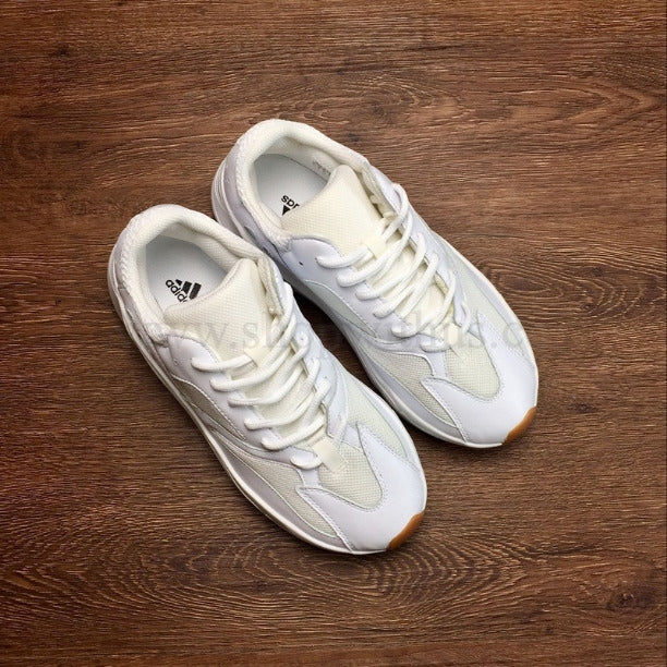 YEEZY Boost 700 - White/Gum