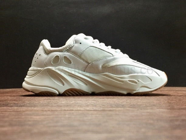 YEEZY Boost 700 - White/Gum