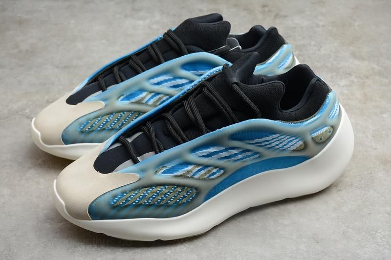 YEEZY 700 V3 - Azareth