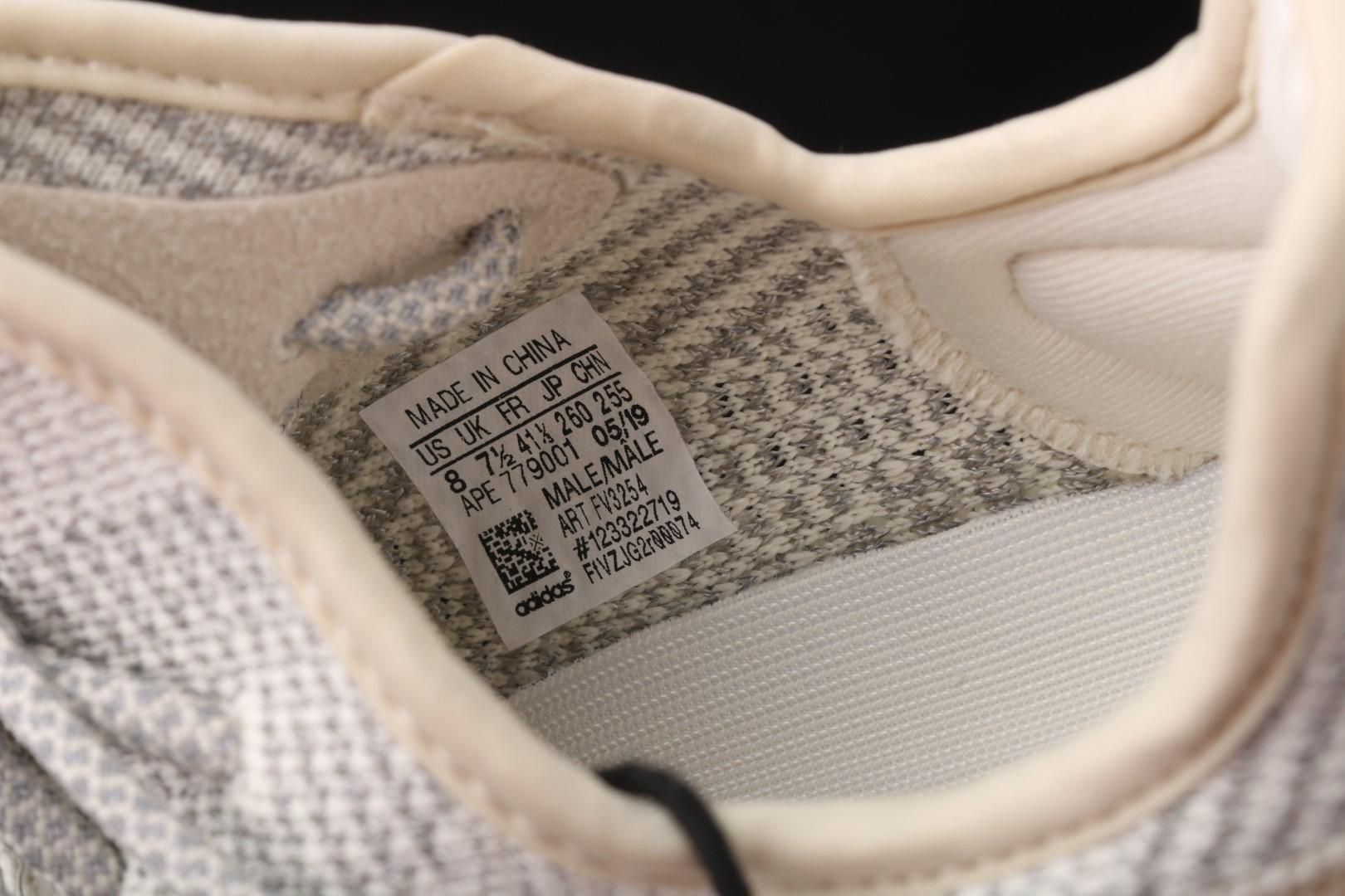 adidasUnisex Yeezy Boost 350 V2 - Lundmark