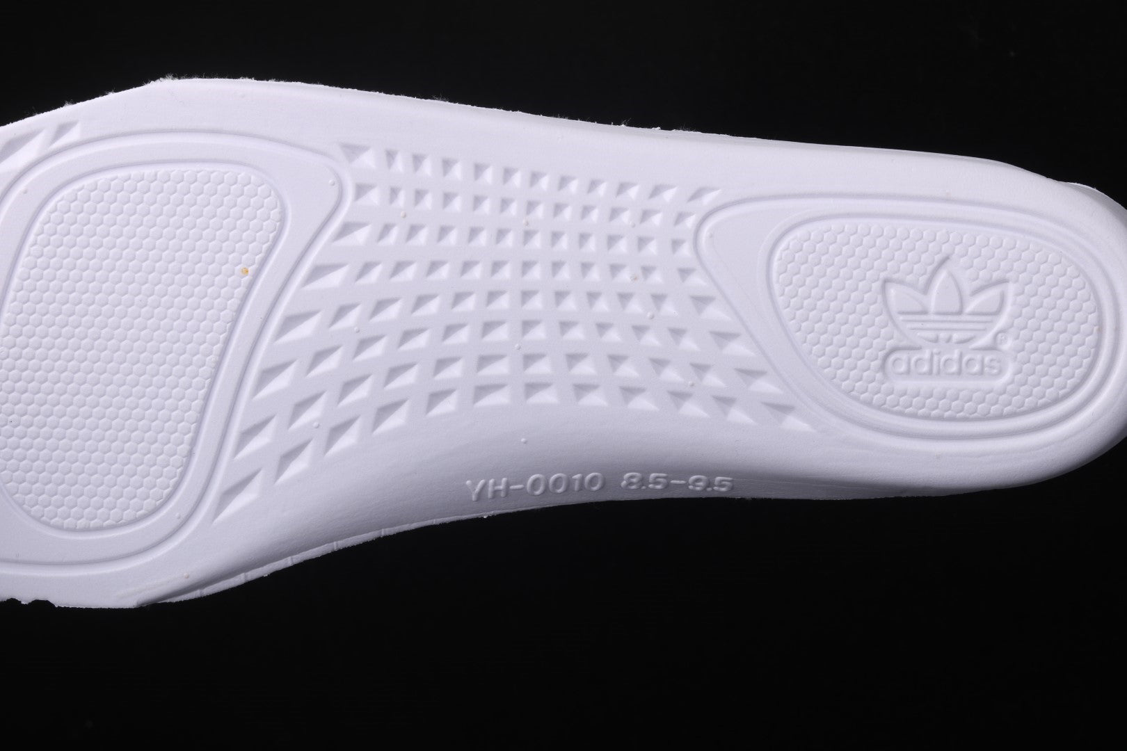 Yeezy Boost 350 V2 - Cloud White (Reflective)