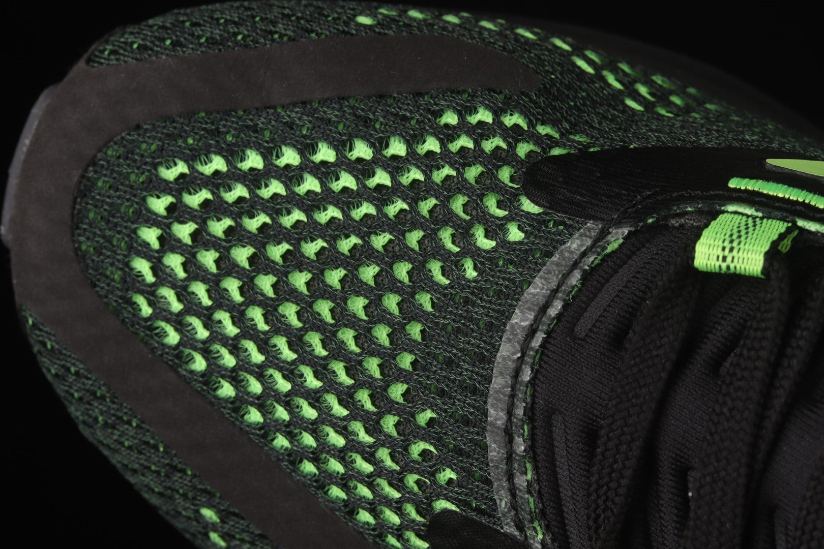 adidasUnisex 4DFWD Pulse - Core Black /Signal Green