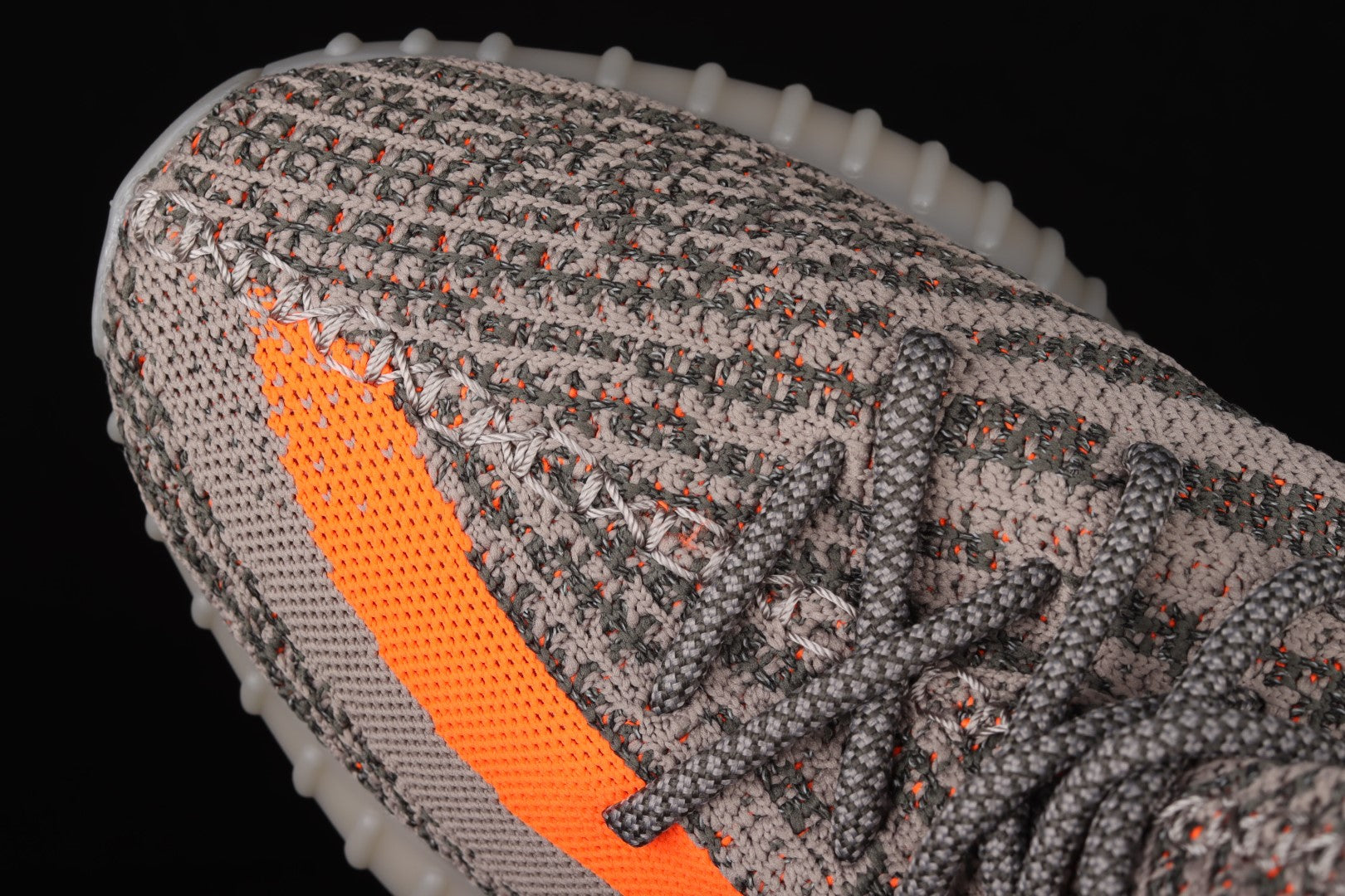 adidasUnisex Yeezy Boost 350 V2 - Beluga Reflective