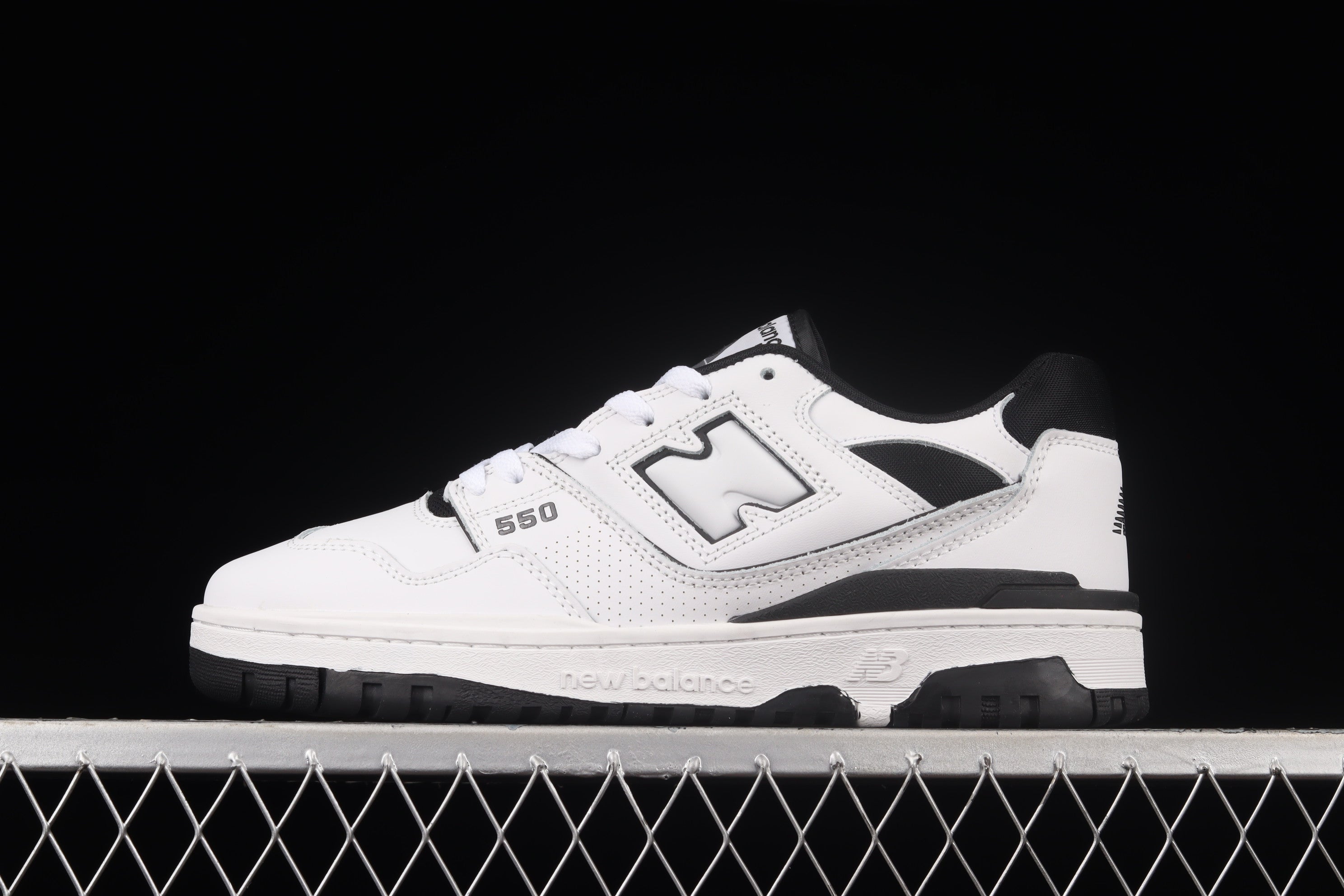 New Balance 550 - White/Black