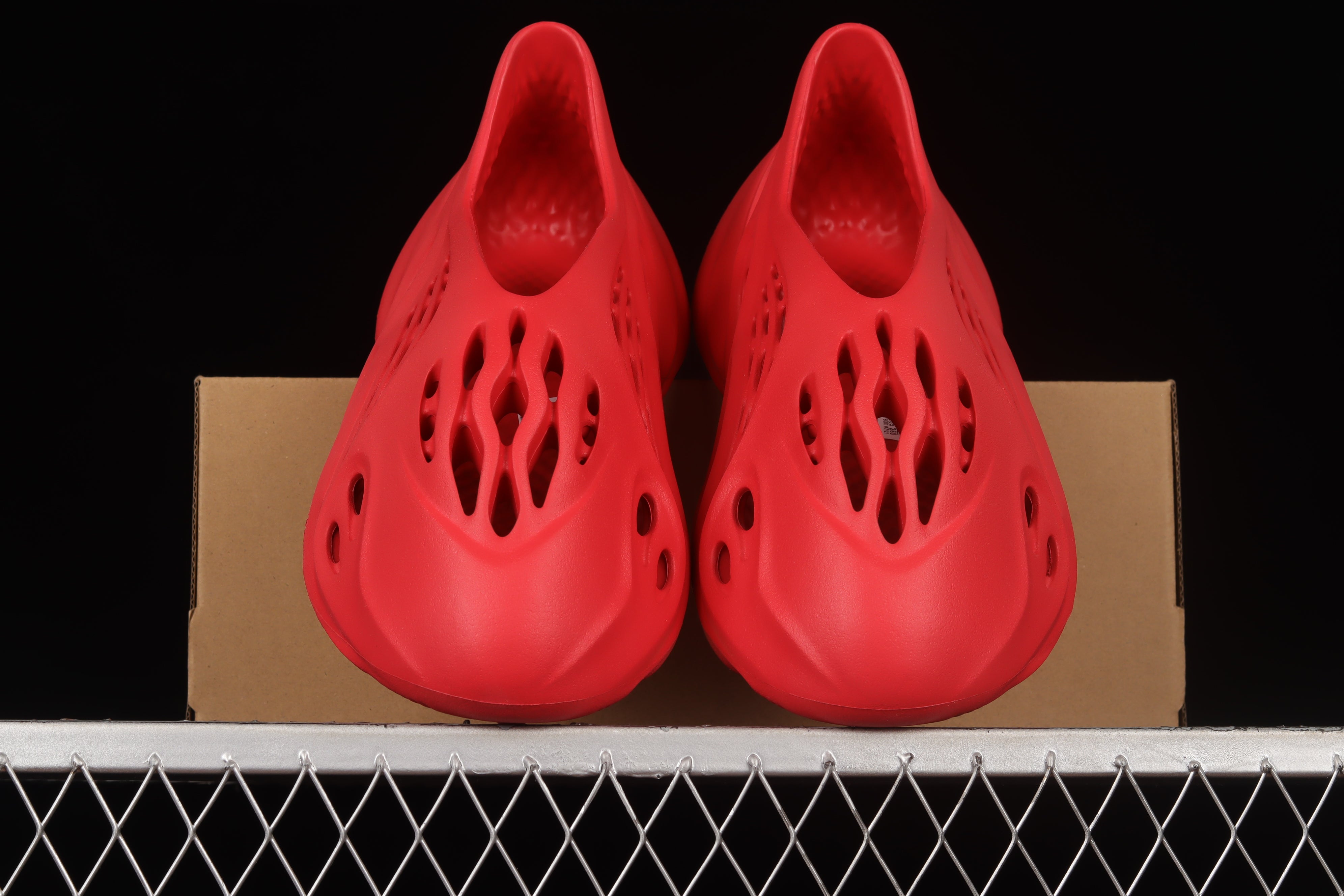 Yeezy Foam RNNR - Vermillion