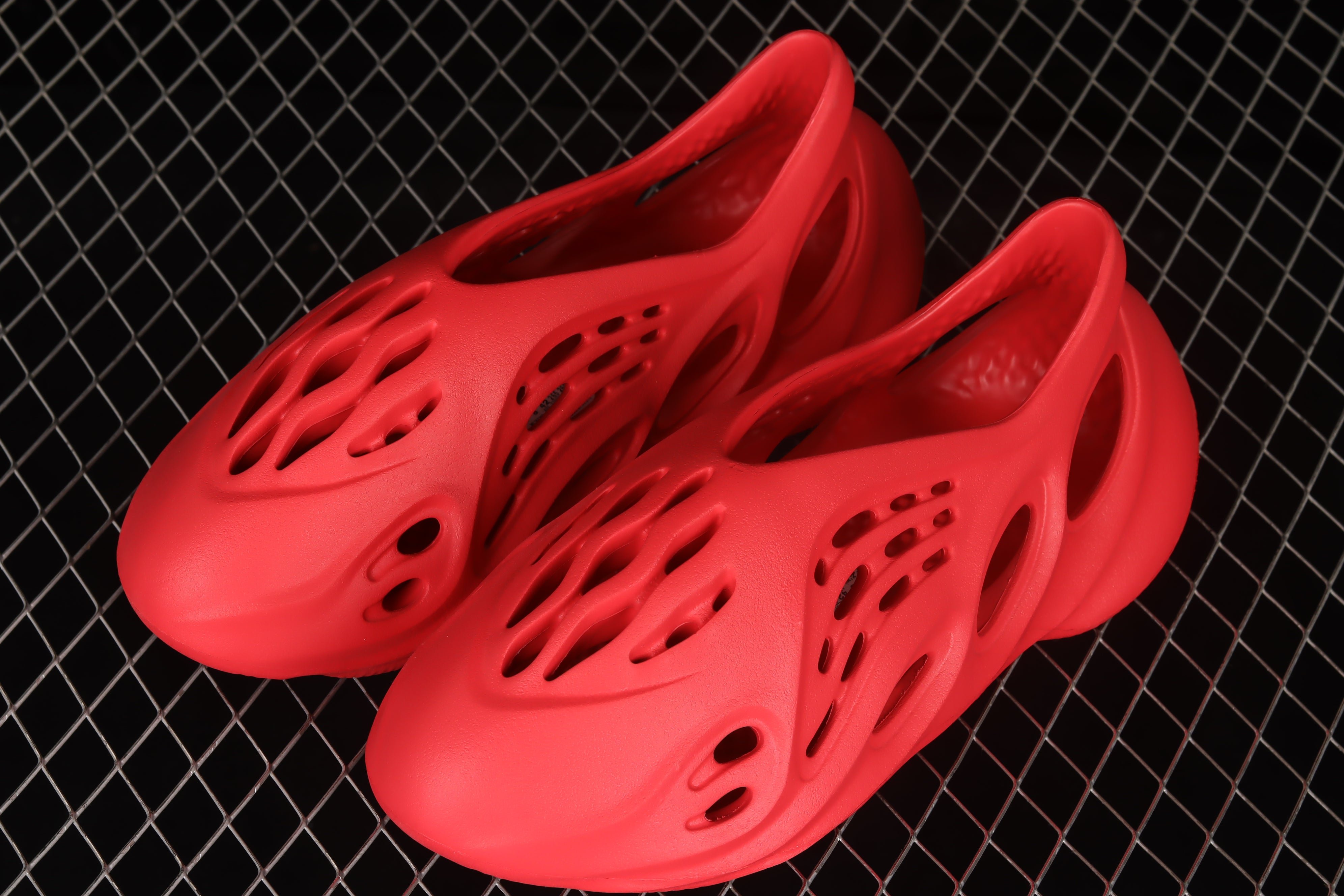 Yeezy Foam RNNR - Vermillion