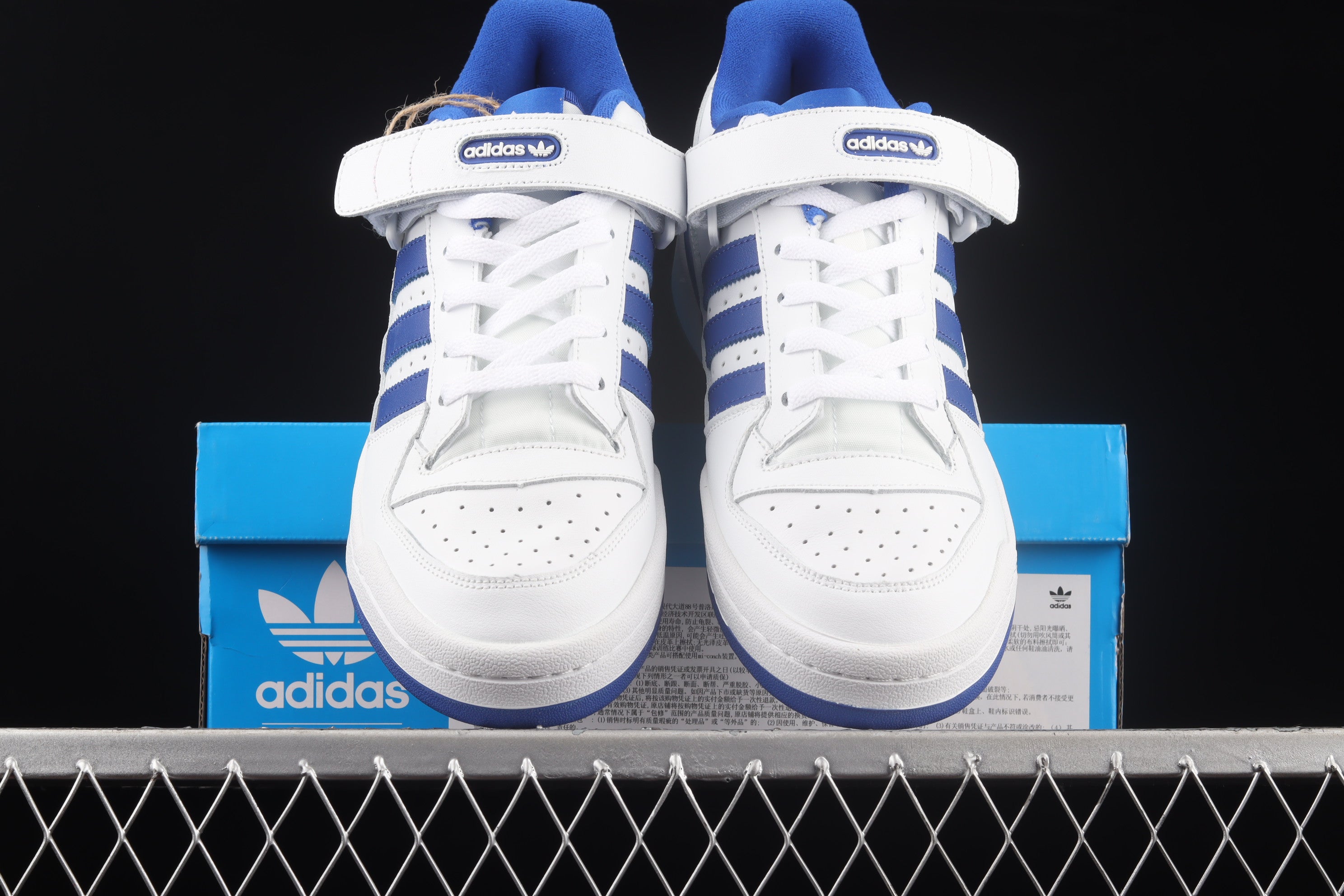 adidasUnisex Forum Low - White/Royal Blue