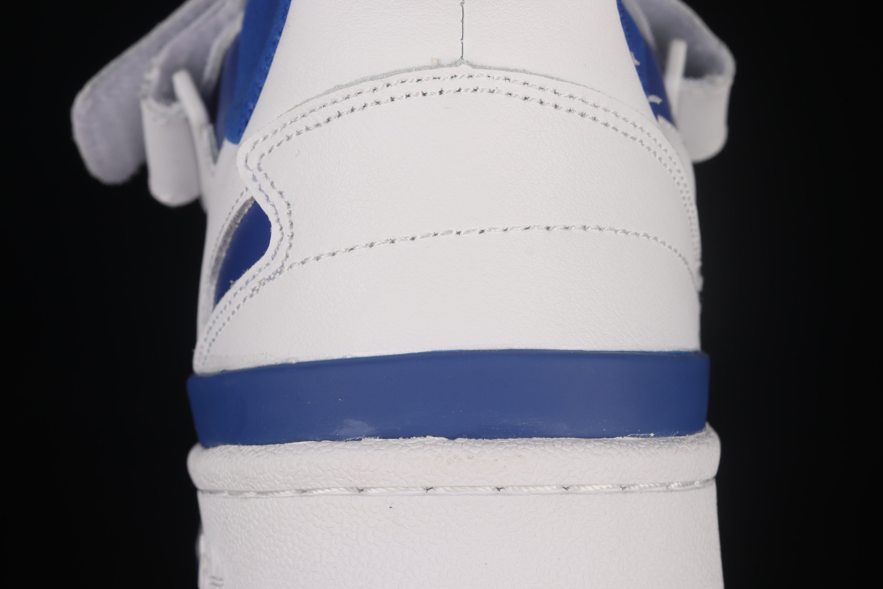adidasUnisex Forum Low - White/Royal Blue