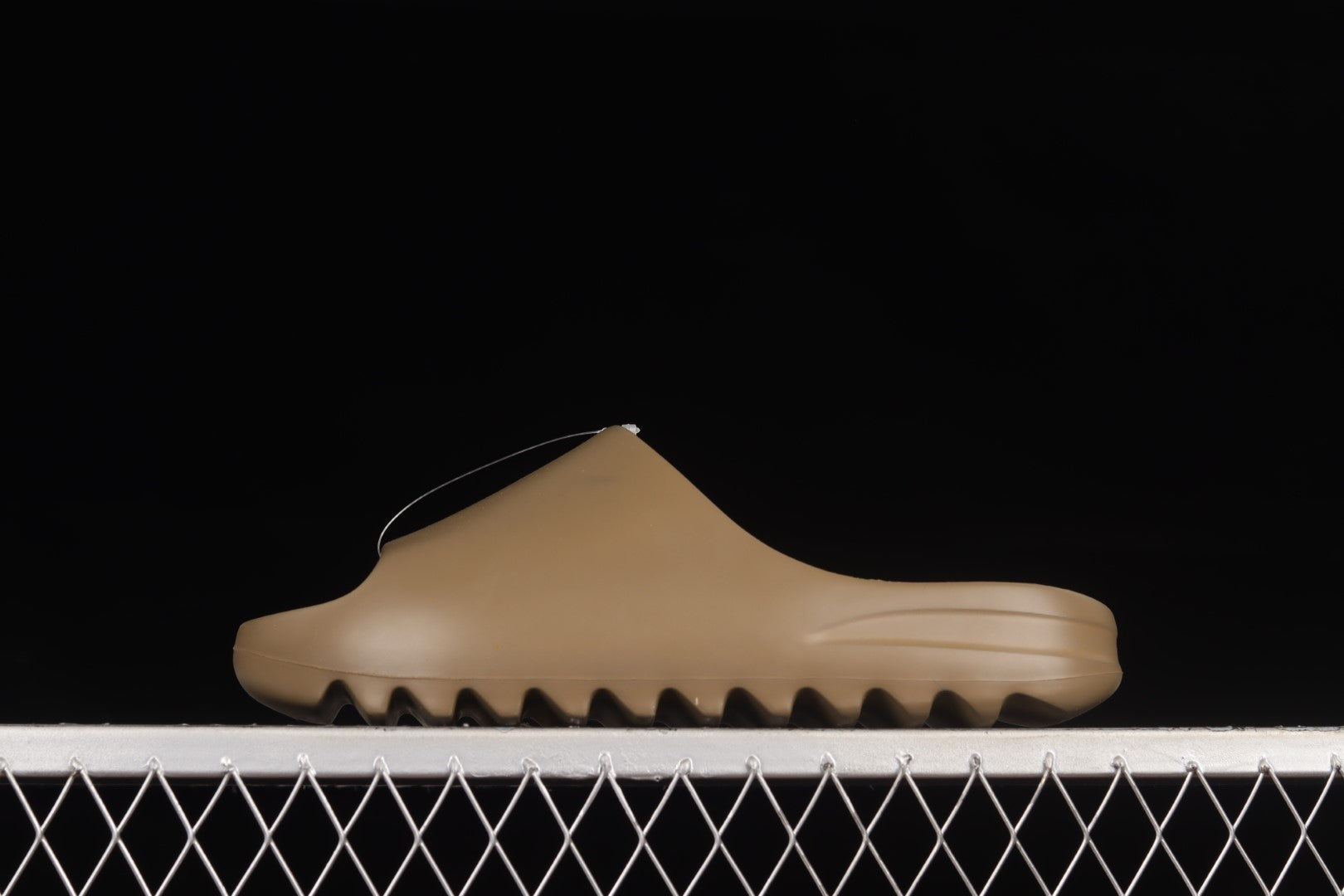 adidasUnisex Yeezy Slide - Earth Brown
