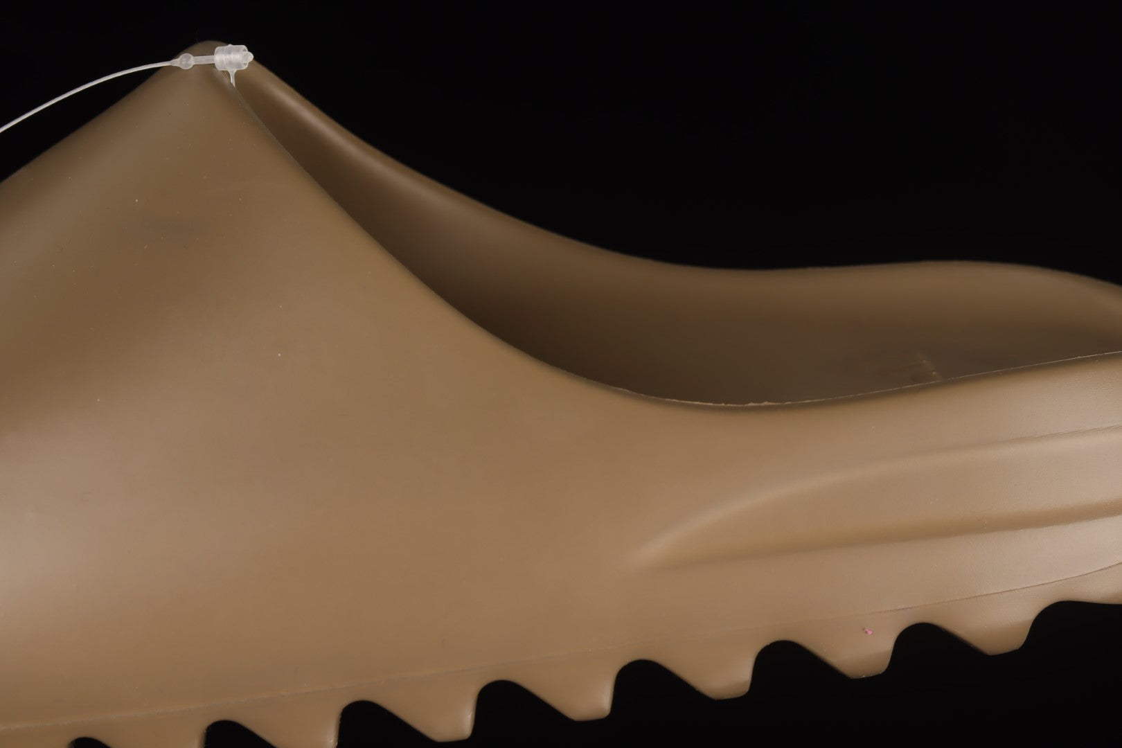 adidasUnisex Yeezy Slide - Earth Brown