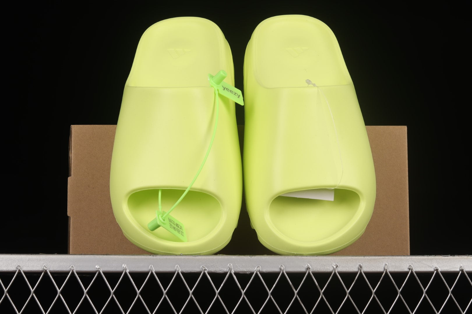 adidasUnisex Yeezy Slide - Glow Green