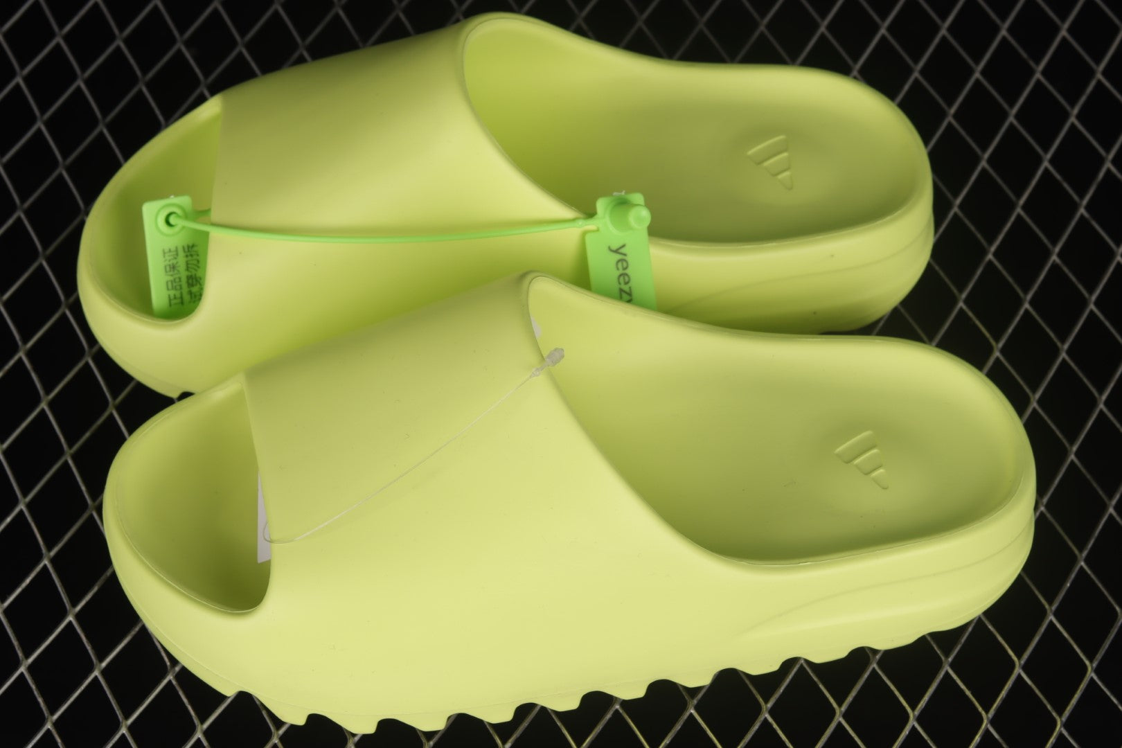 adidasUnisex Yeezy Slide - Glow Green