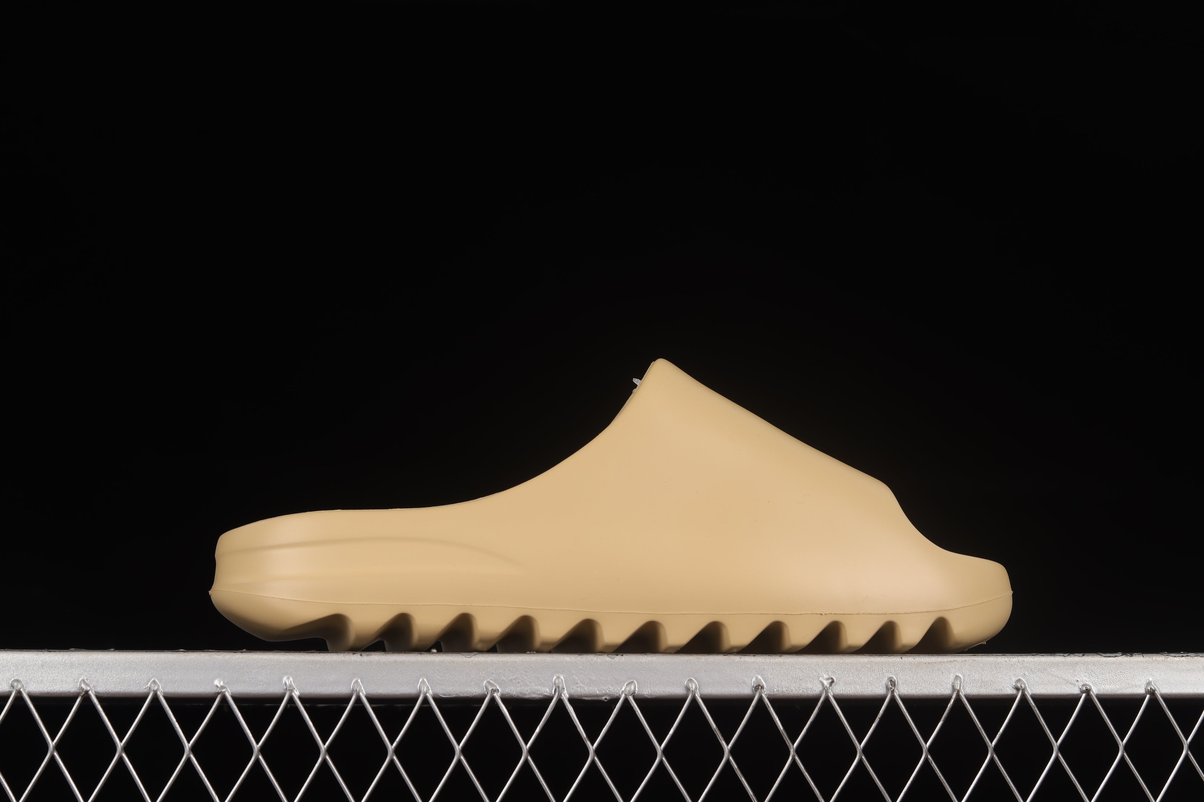 adidasUnisex Yeezy Slide - Desert Sand