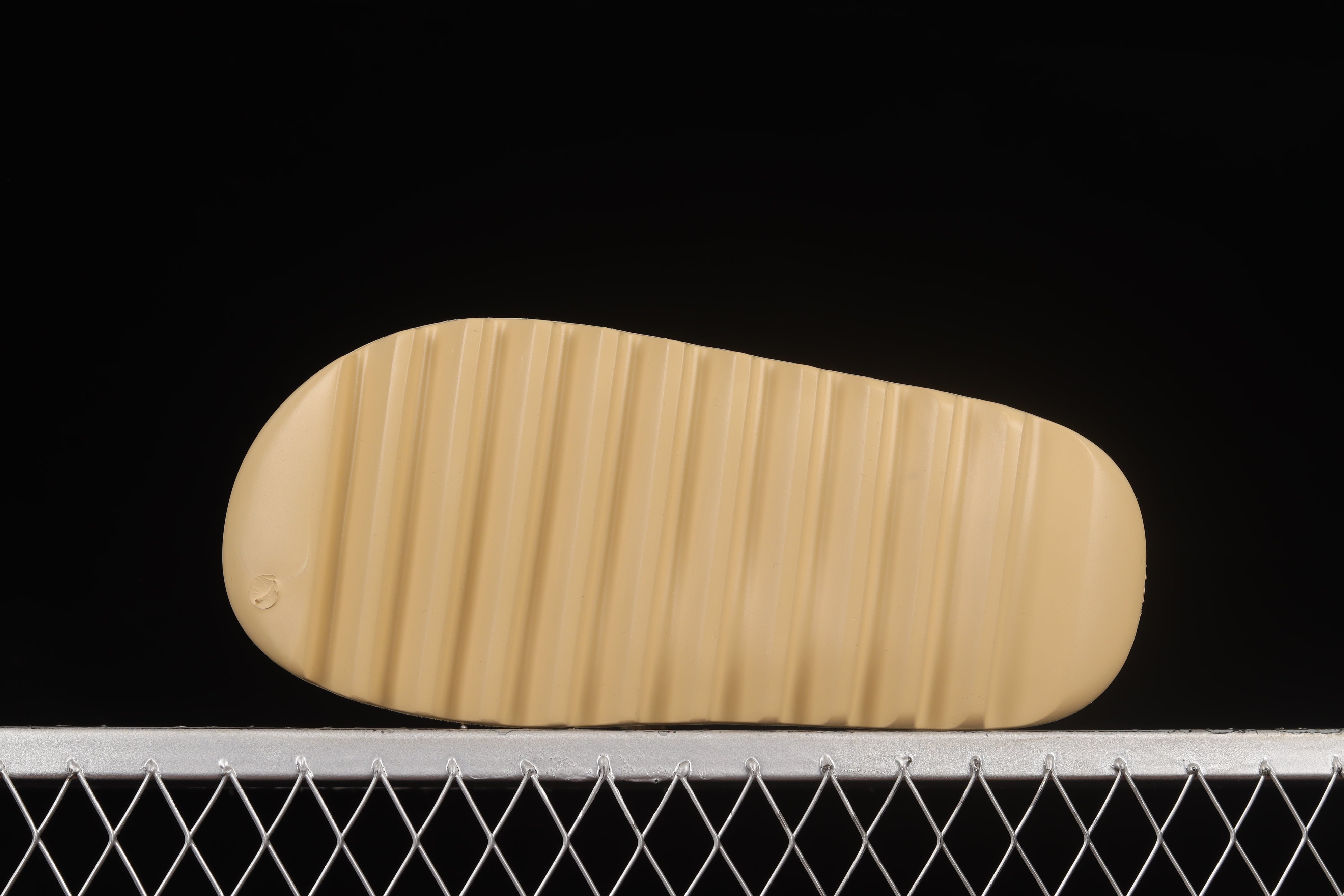 adidasUnisex Yeezy Slide - Desert Sand