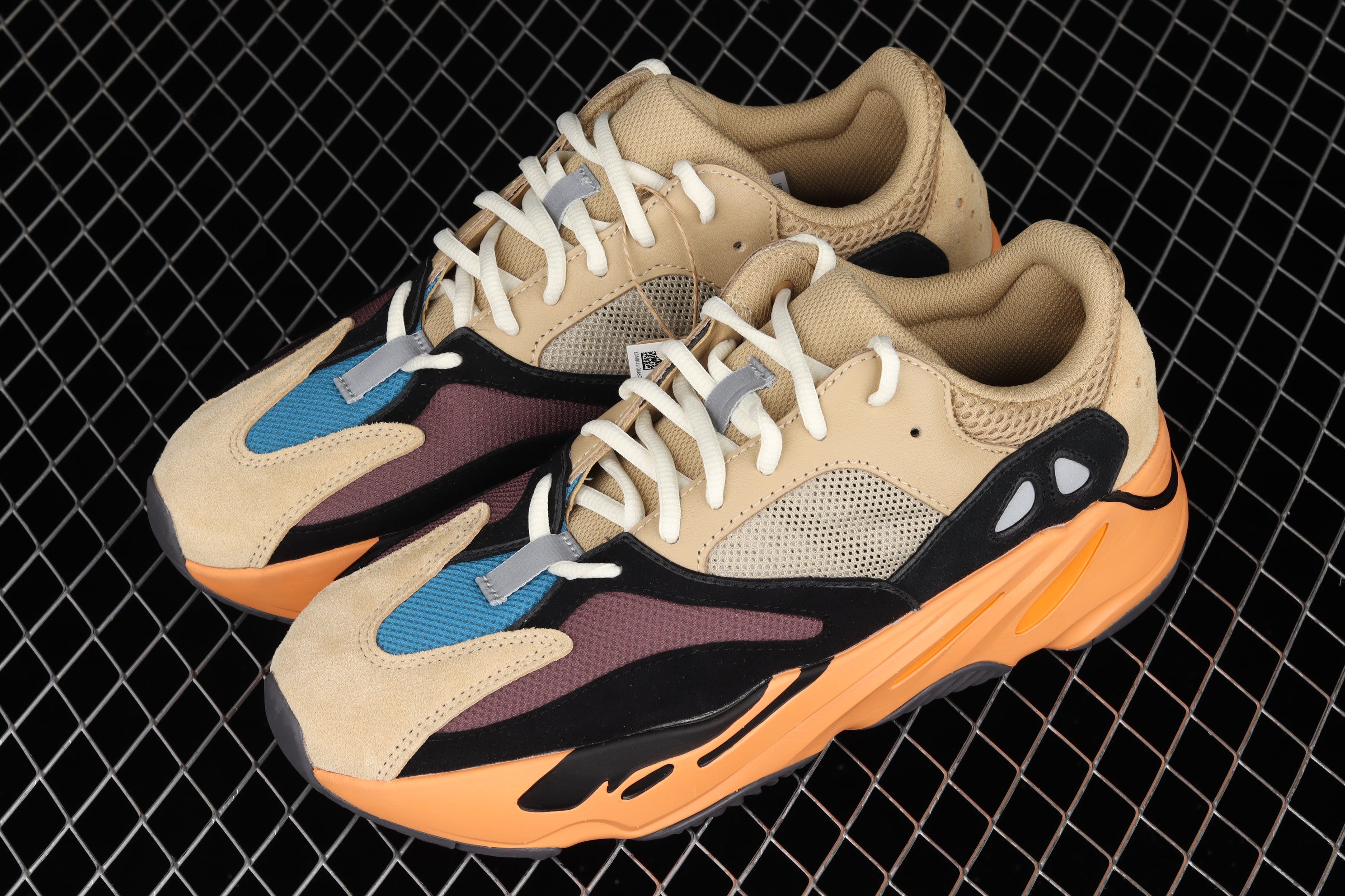 adidasUnisex Yeezy Boost 700 - Enflame Amber