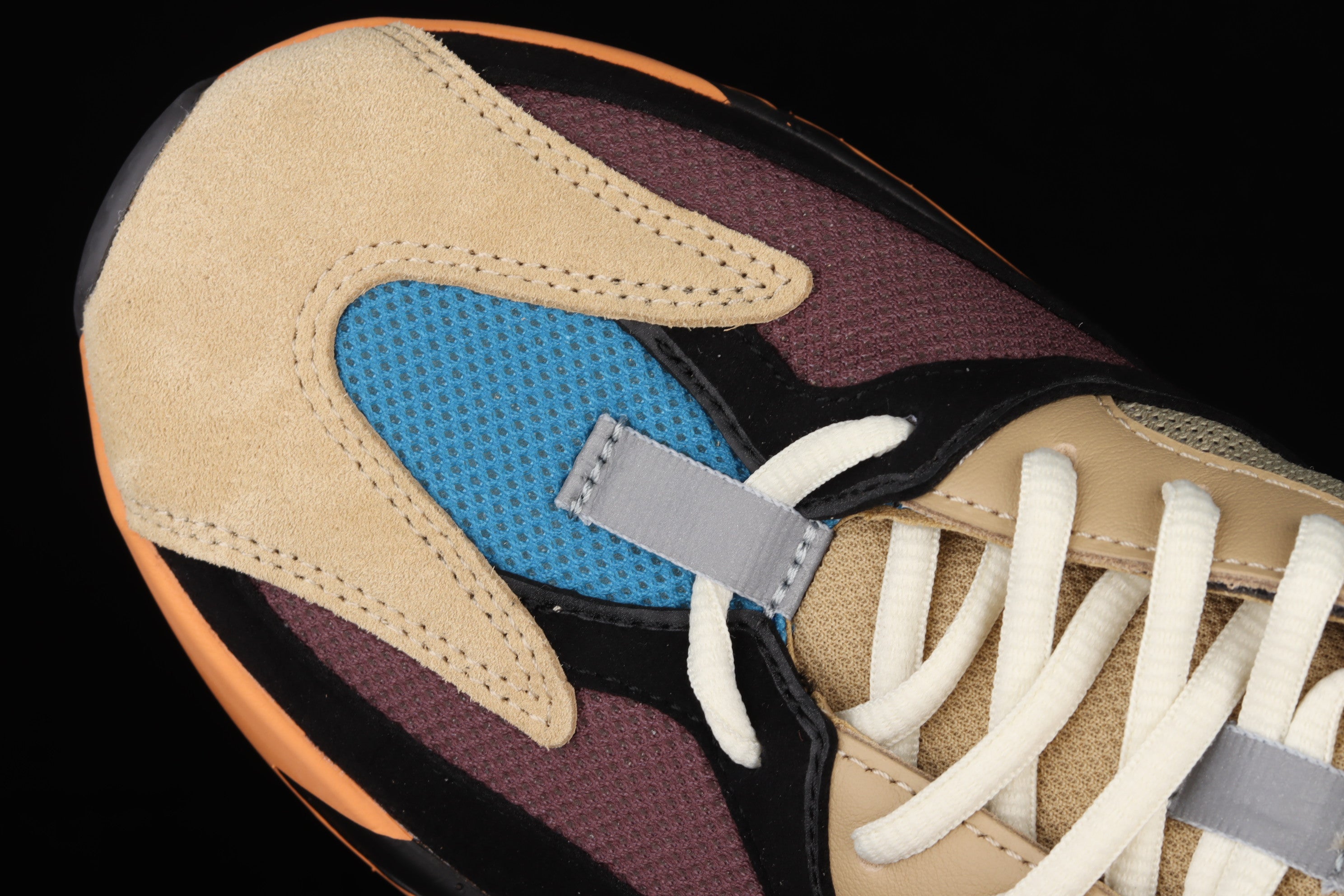 adidasUnisex Yeezy Boost 700 - Enflame Amber