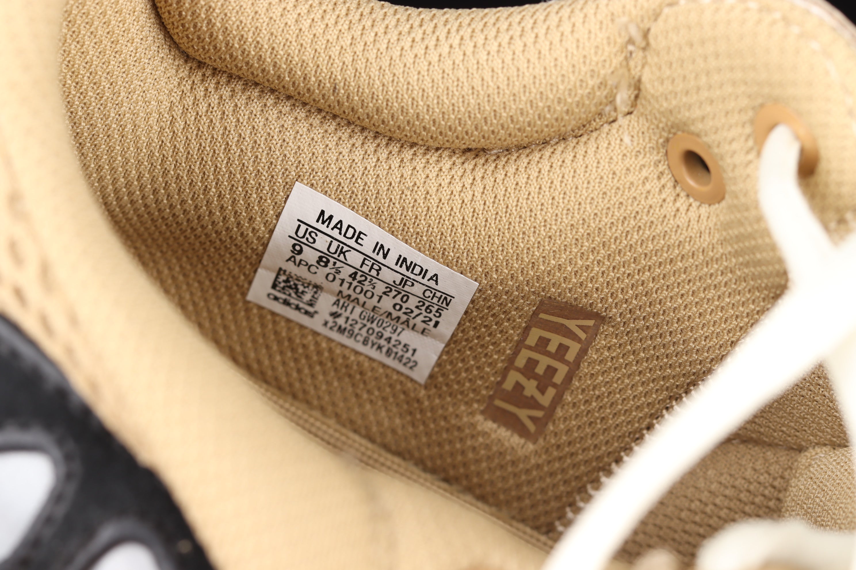 adidasUnisex Yeezy Boost 700 - Enflame Amber