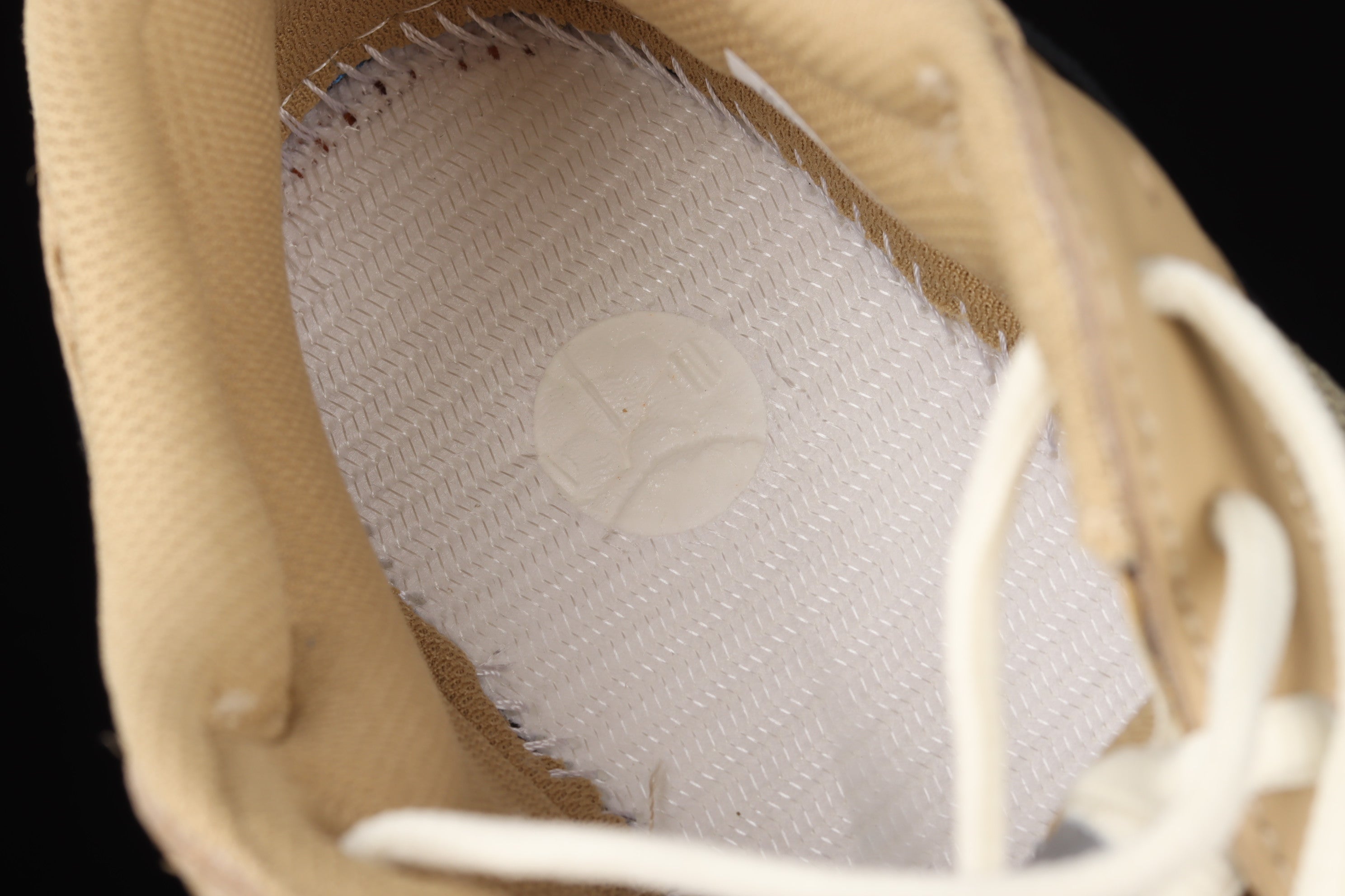 adidasUnisex Yeezy Boost 700 - Enflame Amber