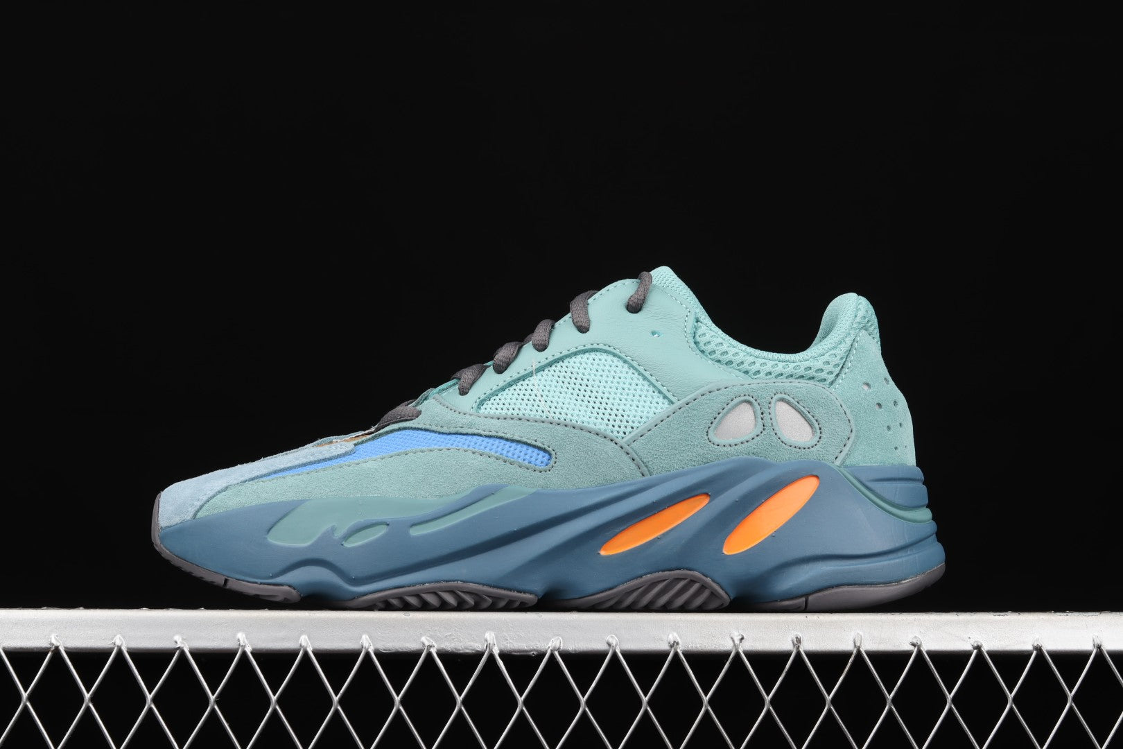 adidasUnisex Yeezy Boost 700 - Faded Azure