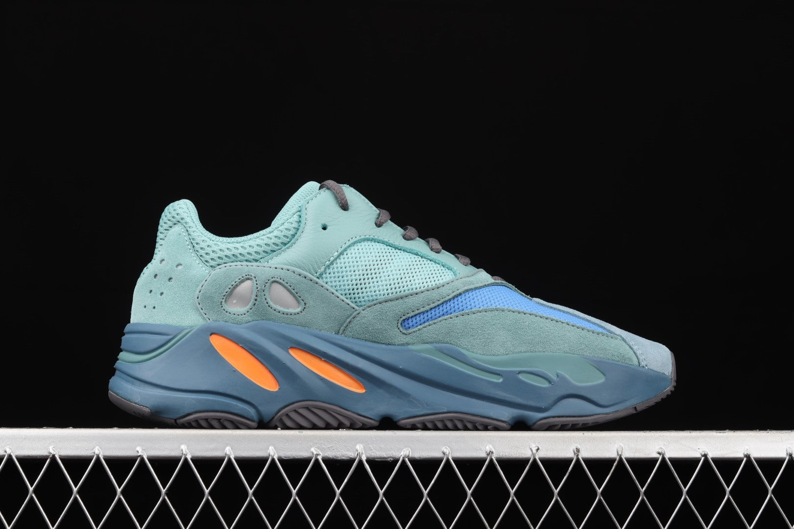 adidasUnisex Yeezy Boost 700 - Faded Azure