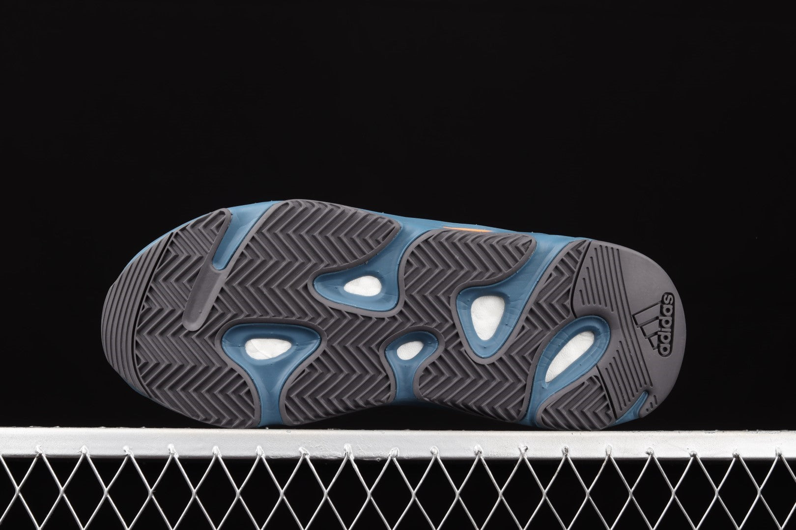 adidasUnisex Yeezy Boost 700 - Faded Azure