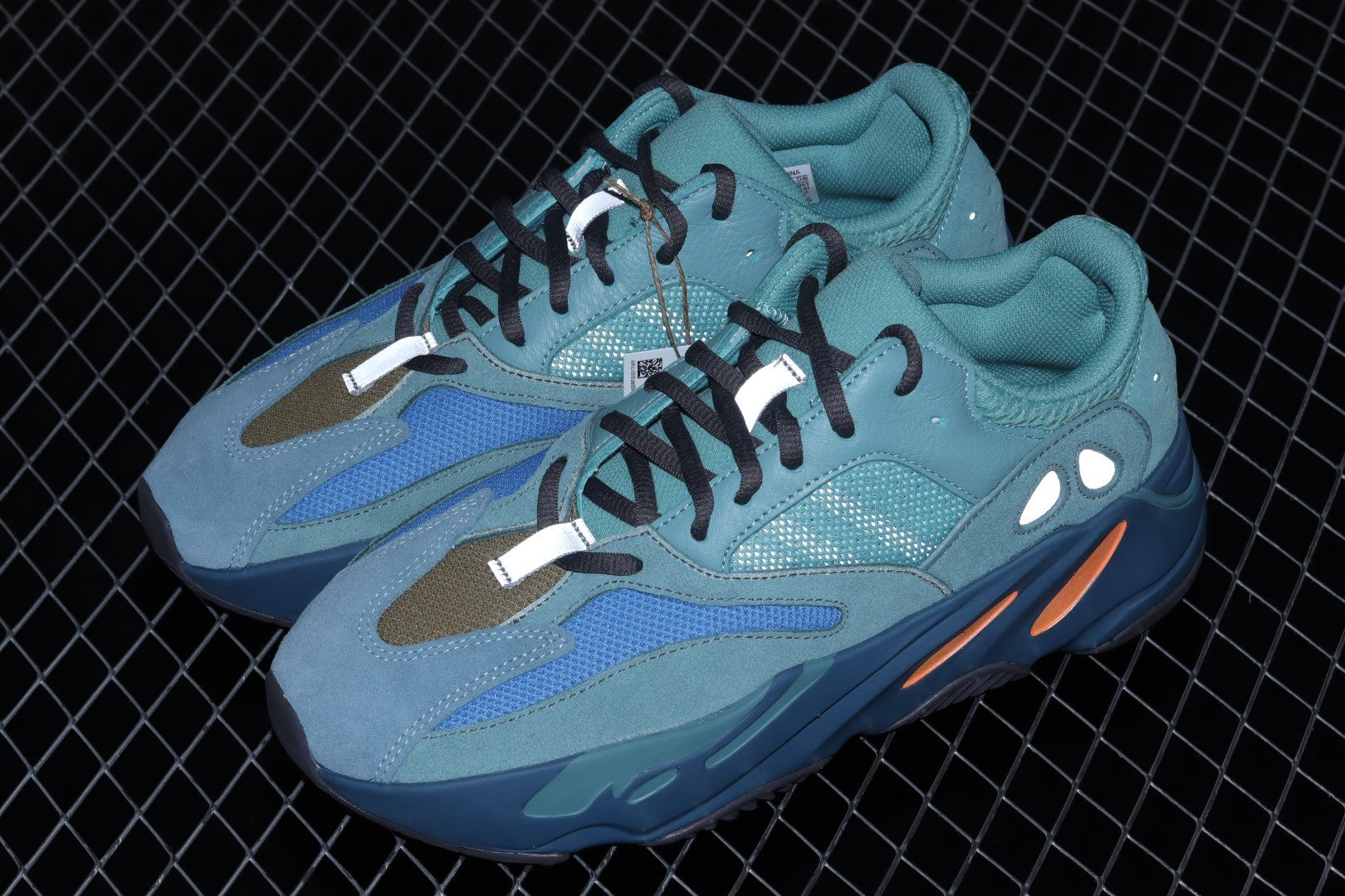 adidasUnisex Yeezy Boost 700 - Faded Azure