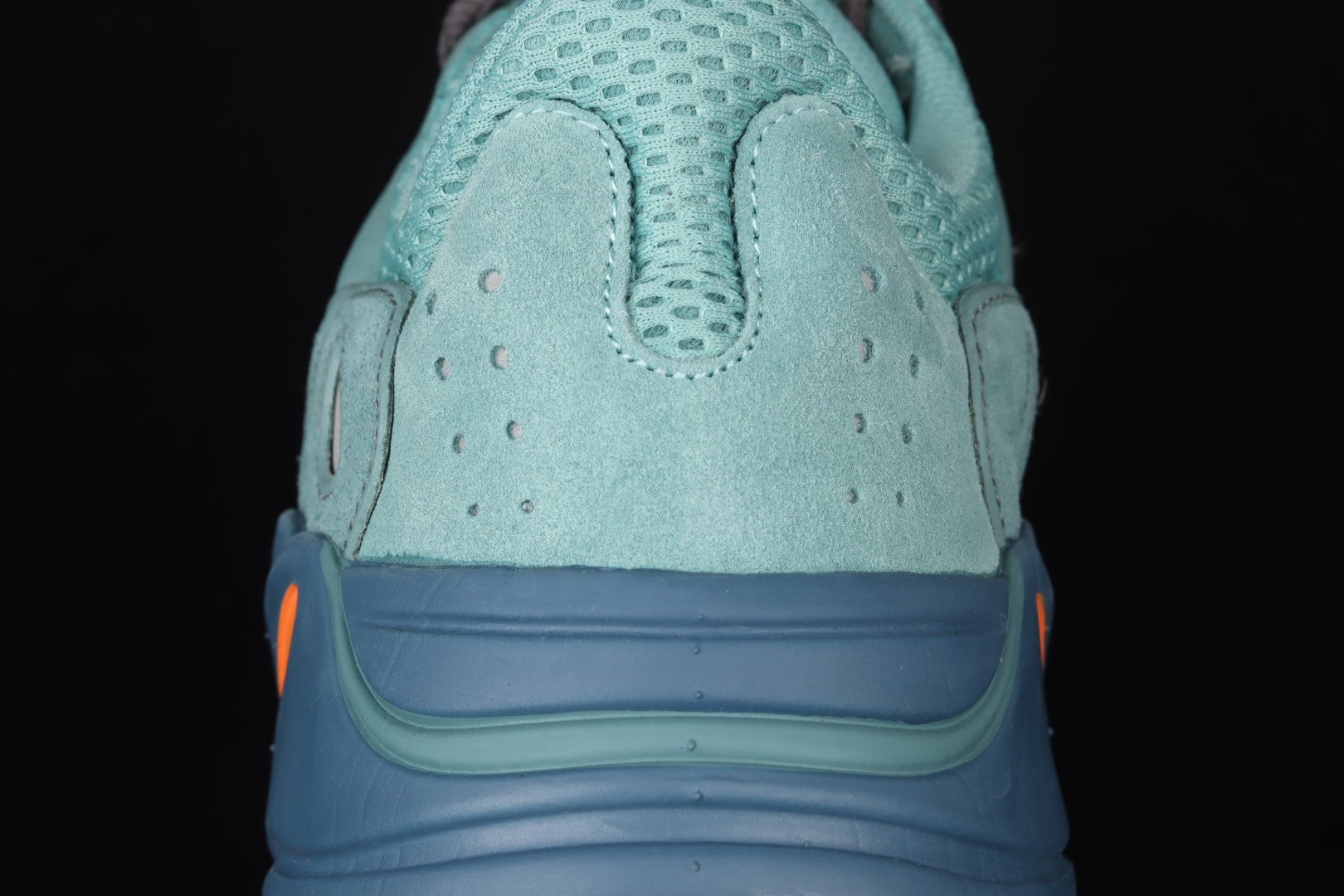 adidasUnisex Yeezy Boost 700 - Faded Azure