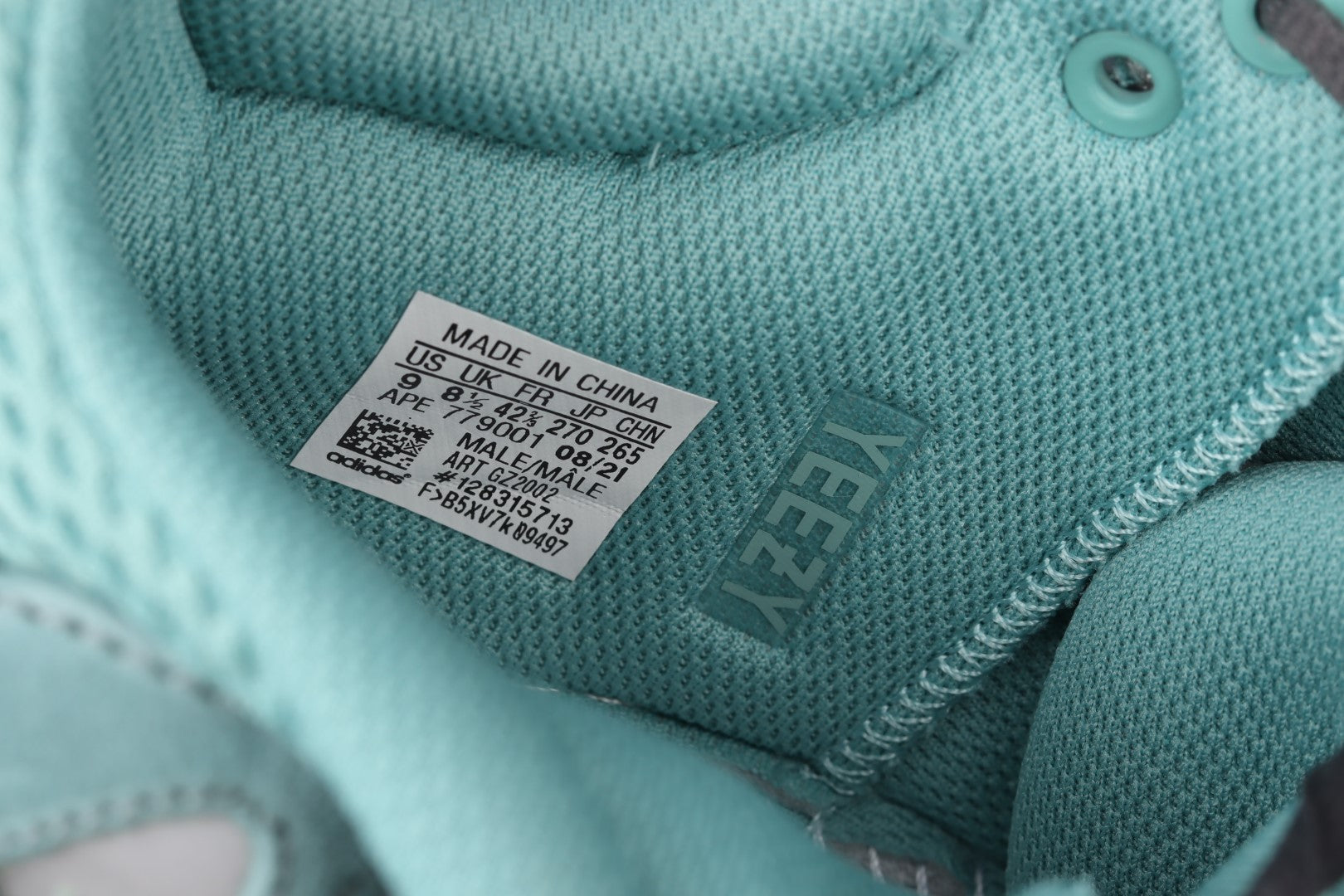 adidasUnisex Yeezy Boost 700 - Faded Azure