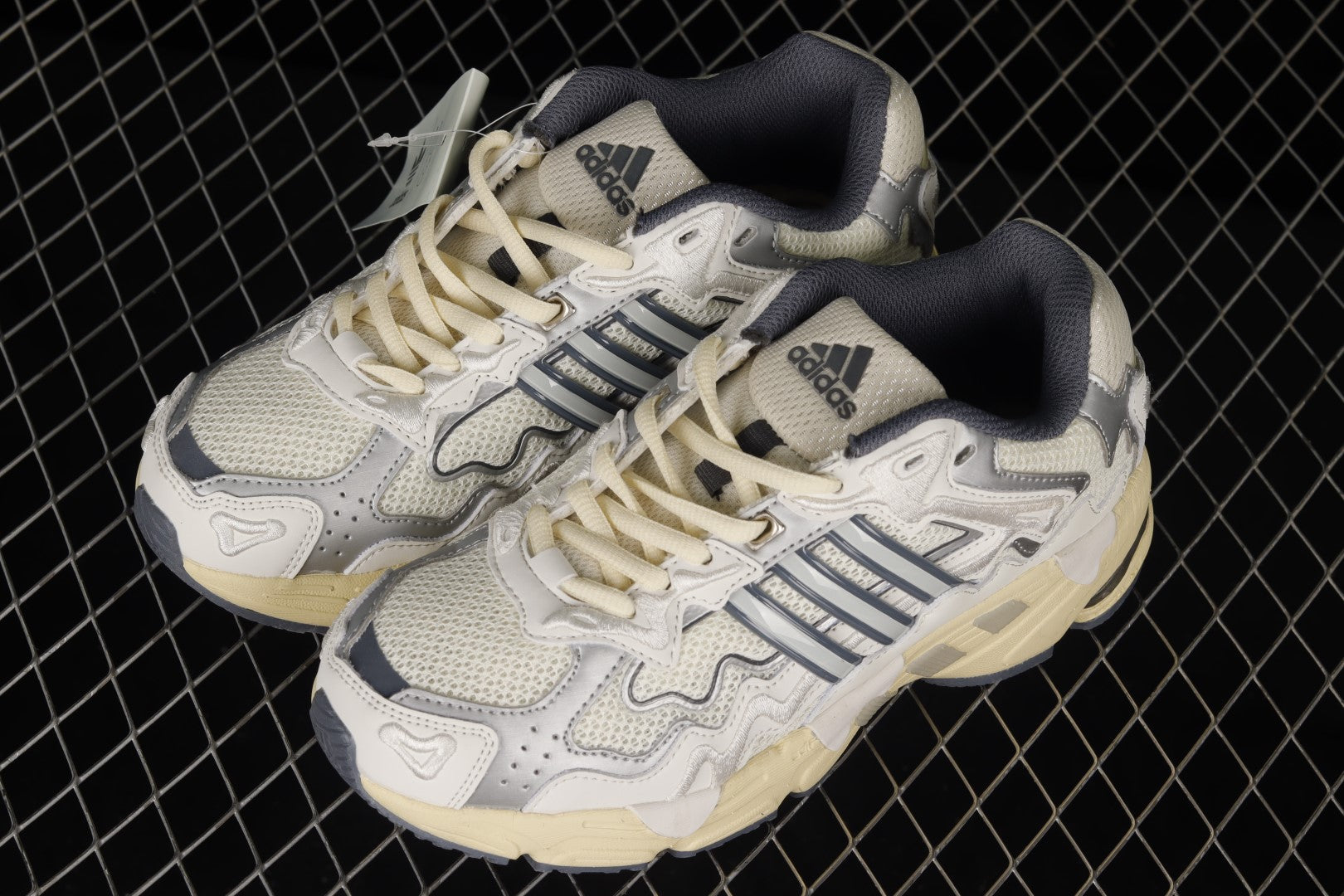 adidasUnisex Response CL Bad Bunny - White
