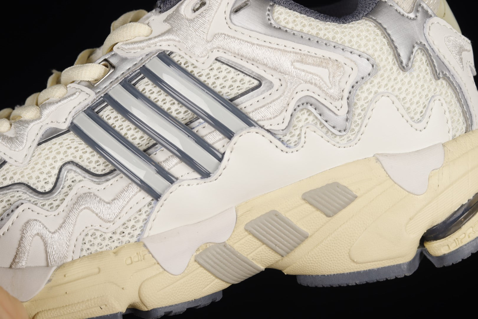 adidasUnisex Response CL Bad Bunny - White